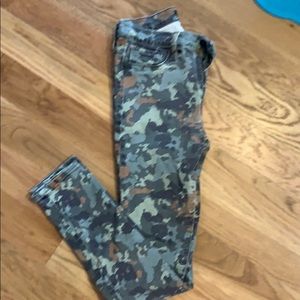 Hudson jeans, size 26. Never worn